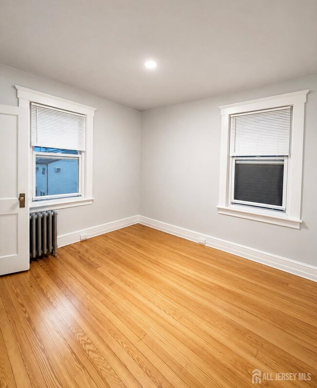 32 Edwin St Unit 2