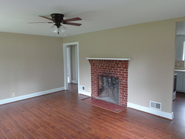 Photo - 607 Waterloo Rd