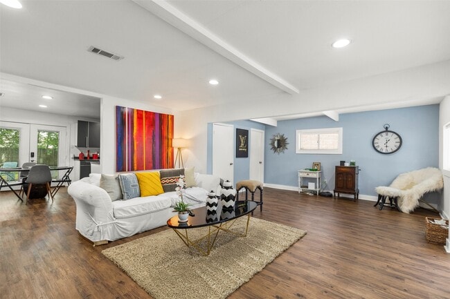 Photo - 5808 Community Dr