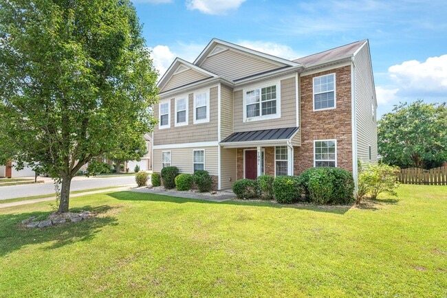 Move-in Ready (Fresh Paint, New Carpet!) - Move-in Ready (Fresh Paint, New Carpet!) House