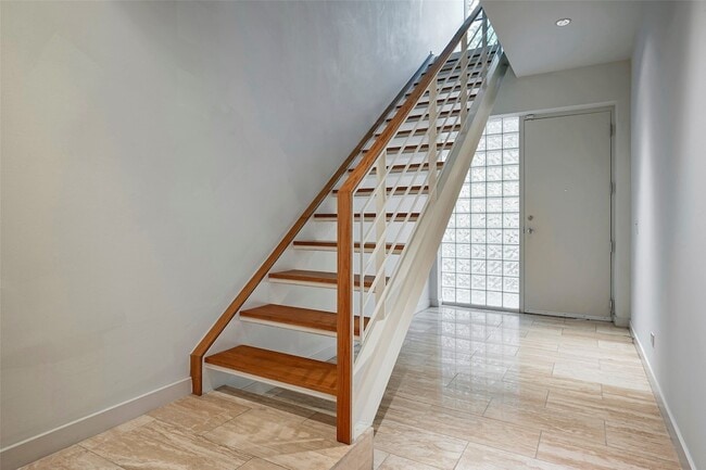 Photo - 3372 Miro Pl