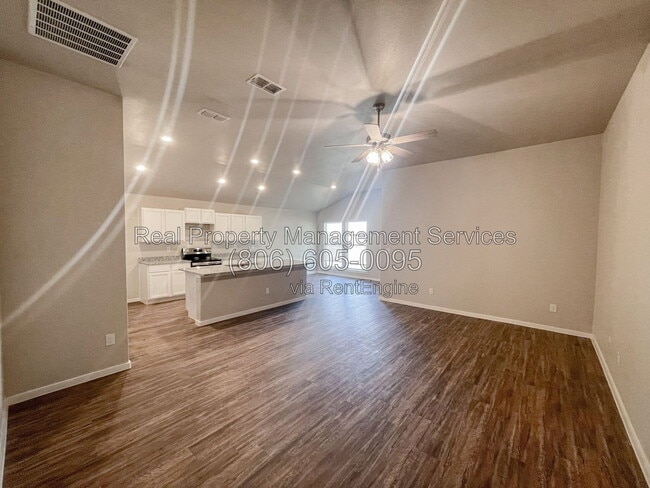 Photo - 2101 N Avenue L