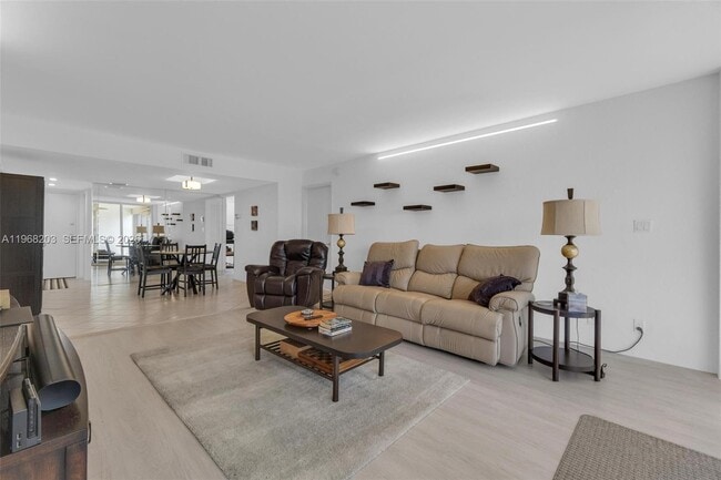 Photo - 16300 Golf Club Rd Unidad 401