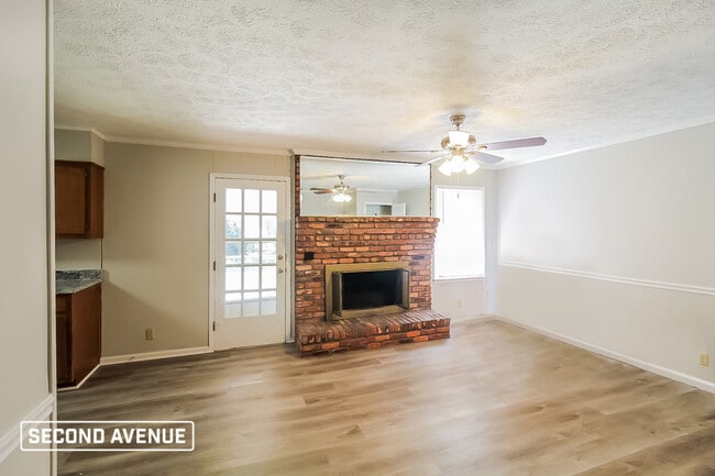 Photo - 721 Bluebird Dr SE