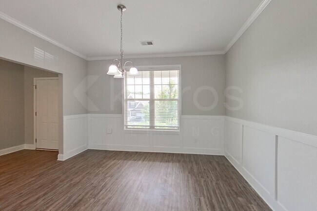 Photo - 215 Orchard Ln