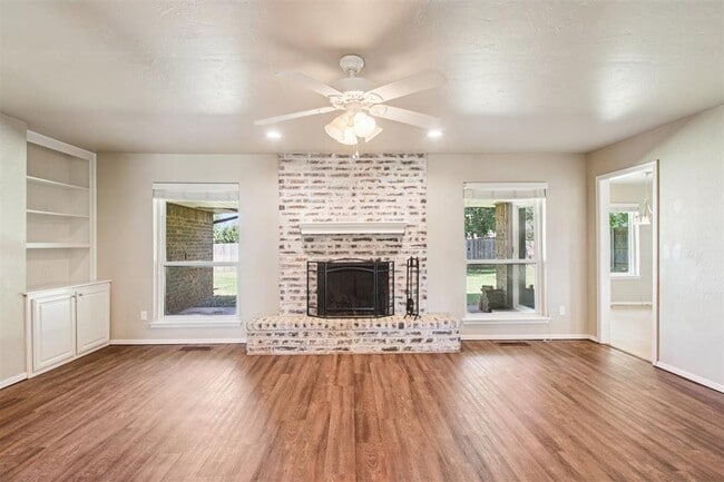 Photo - 101 W Vail Dr