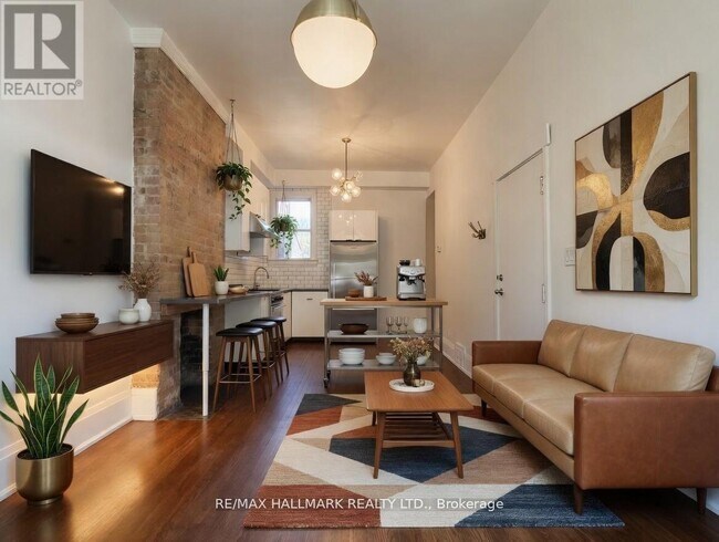 Photo - 261 Ossington Ave