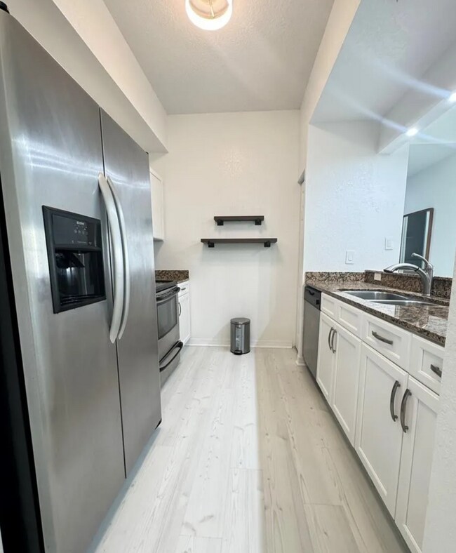 Upgraded Kitchen - 1064 N Tamiami Trl Unit Down Town Sarasota 5 Star