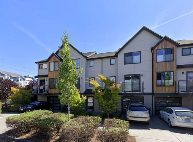 Building Photo - 823 NE 64th St Rental