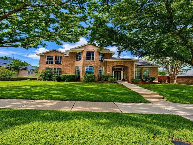 Photo - 2418 Sherbrooke Ln