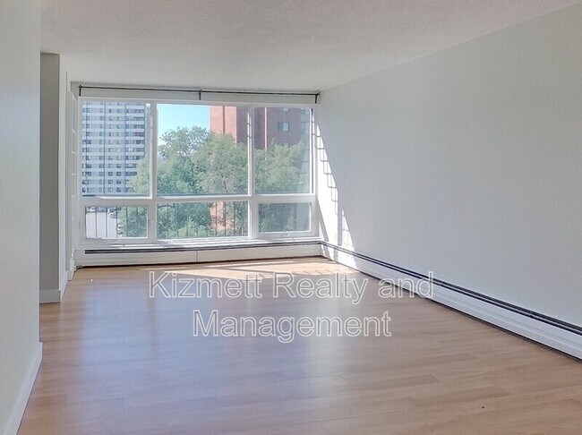 Photo - 10135-10120 120 St NW Unit 503