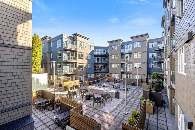 Outdoor Patio Area at 128 on State Apartments in Kirkland, WA 98033 - 128 on State