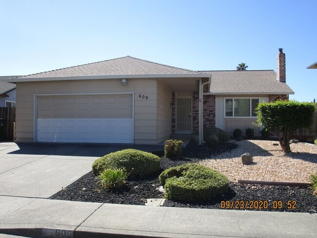 Building Photo - Nice Floorplan, Cute Yards - 4 Bedroom/2 B... Rental