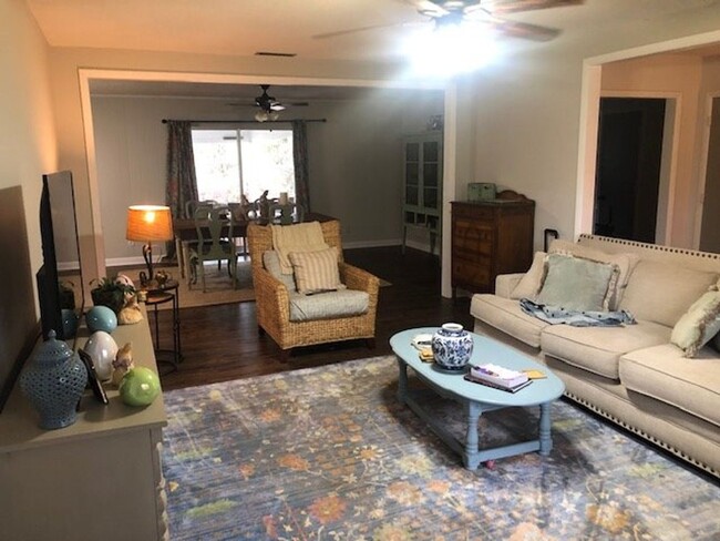 Renovated 4 Bed 2 Bath - Renovated 4 Bed 2 Bath Casa