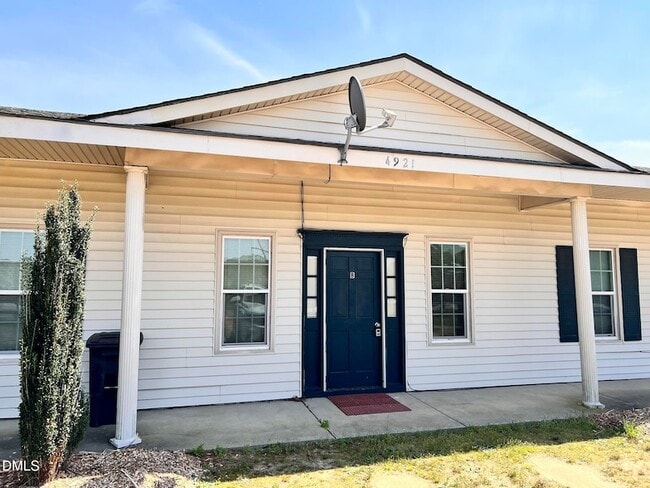 Building Photo - 4921 Fairground Rd Unit B