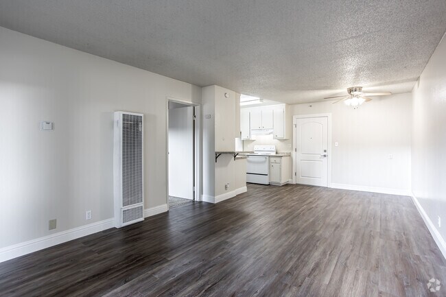 1BR, 1BA - 575SF