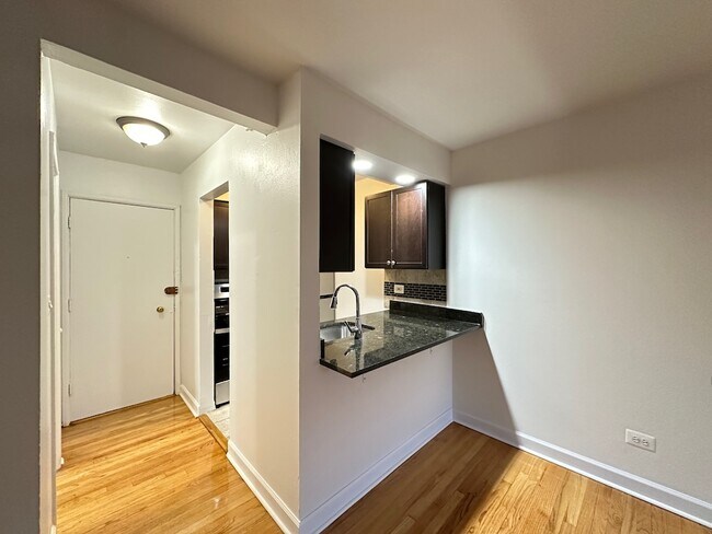 Photo - 6830 N Sheridan Rd Unidad 675