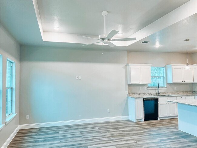 Photo - 4320 Spencer St