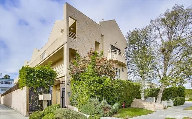 Building Photo - 1431 S Bedford St Unit #4