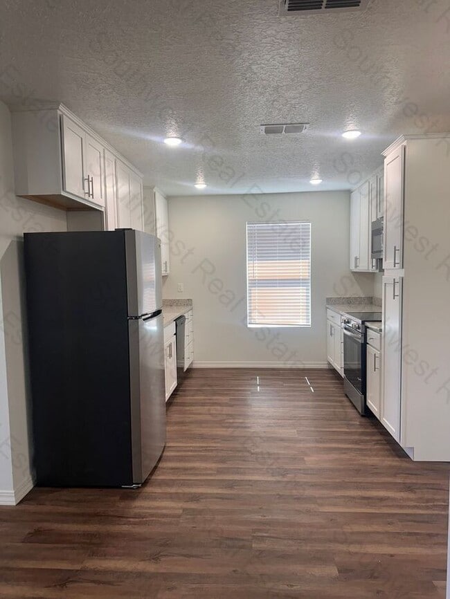 Photo - New Spacious 2 bedroom 2 bath Duplex.