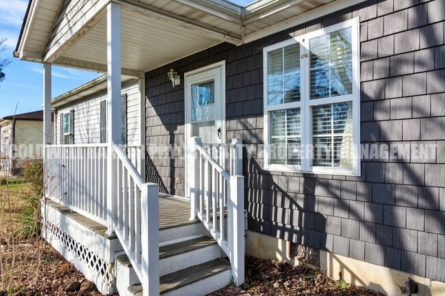 Photo - 345 Yoakum St