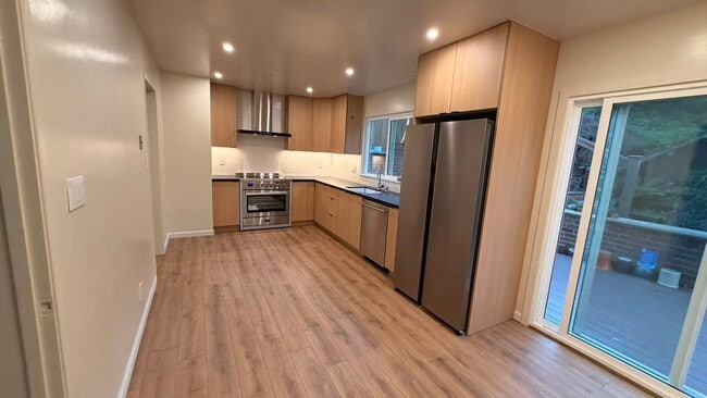 Photo - 3Bed/2.5Ba Tri-Level Home with Views, Solar, and Private Yard – Glen Park