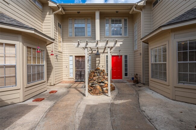 Building Photo - 2060 Glencove Dr