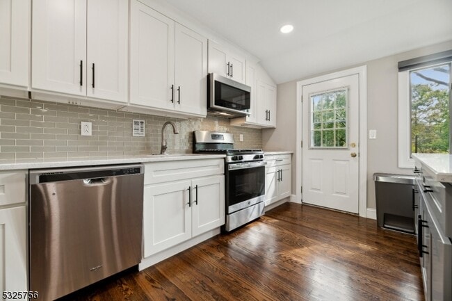 Photo - 102 Jamestown Rd