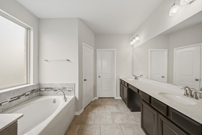 Building Photo - 223 Auburn Shores Ct