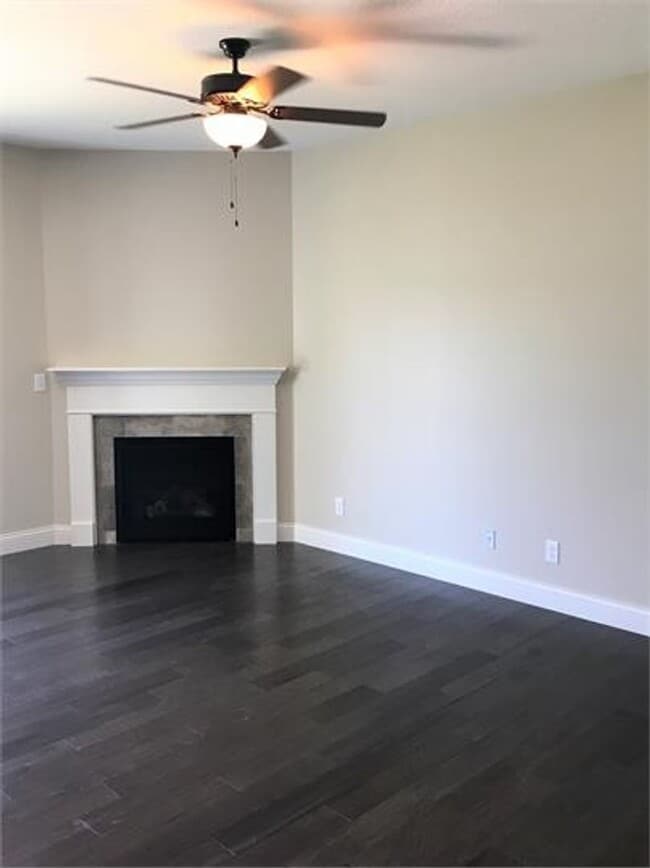 Photo - 3-bedroom Townhome Available for July!