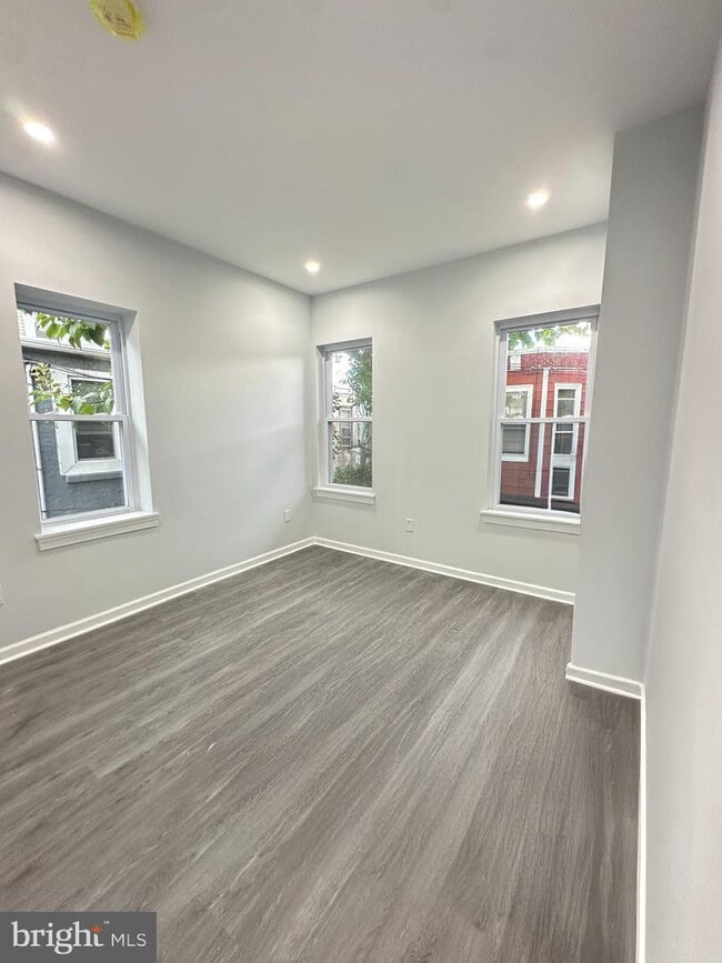 Photo - 1549 N Newkirk St