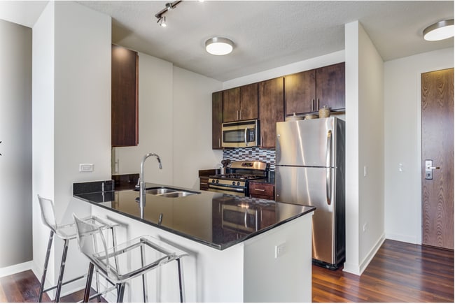 Photo - 411 N Halsted St Unidad 610