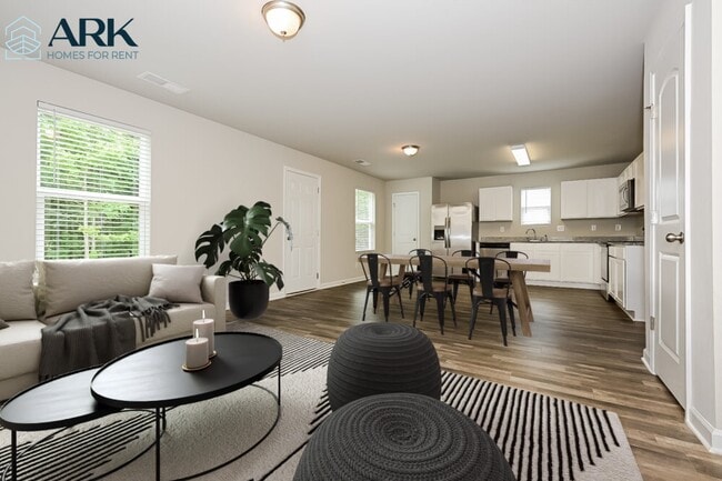 Photo - 401 Hawthorn Trail