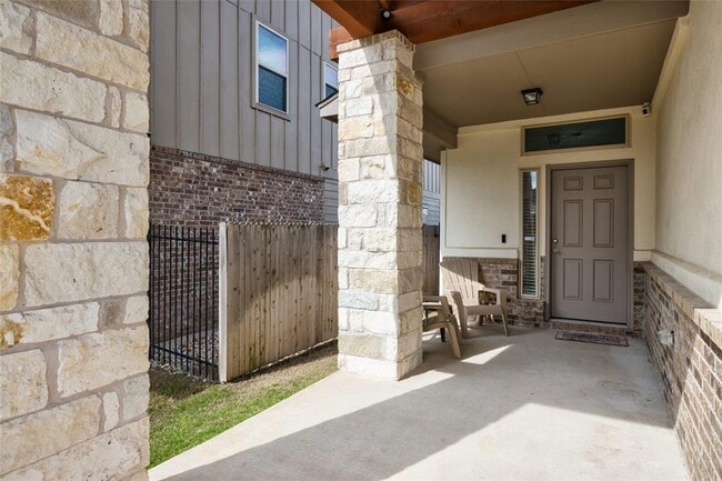 Photo - 128 Shearwater Ln