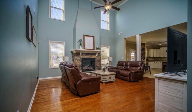 Photo - 205 Holmes Point Ct