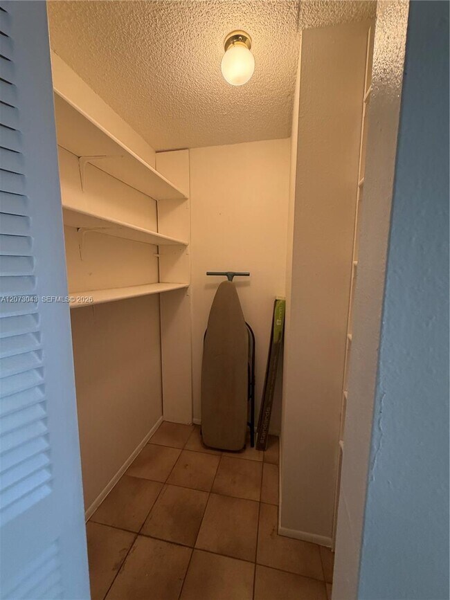 1825 W 44th Pl Unit 308