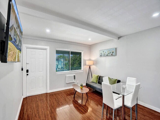 Photo - 906 N Riverside Dr Unit SI ID1503946P
