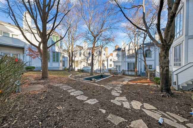 Photo - 28 Columbus Square Dr