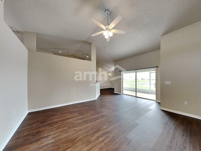 Photo - 875 Summer Glen Dr