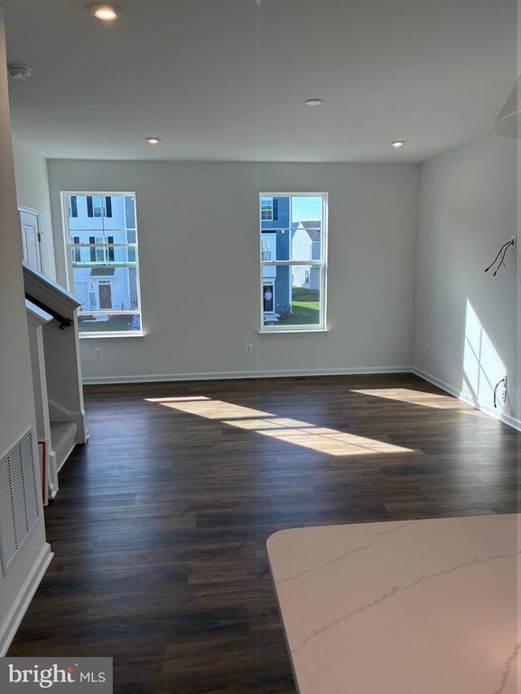 Photo - 473 Husky Trl