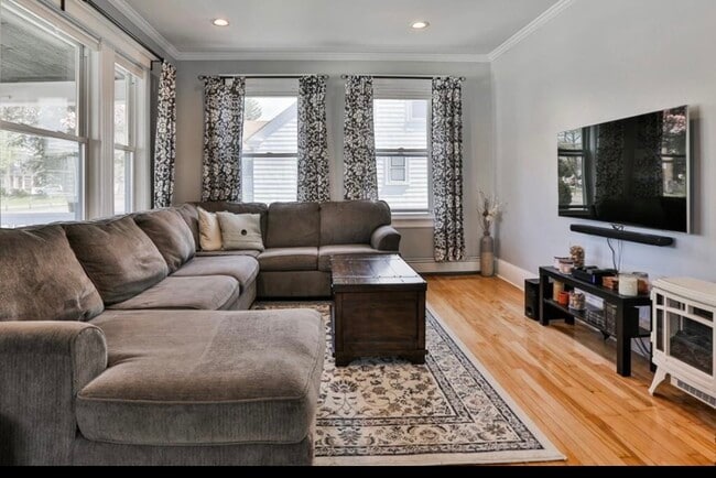 Photo - 124 Haverhill St Unit Large bedroom