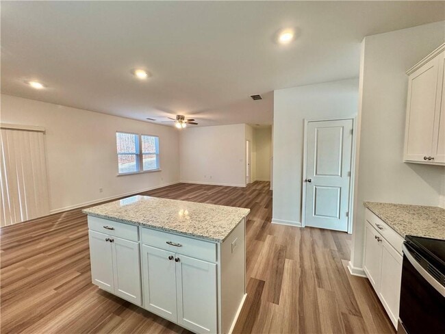 Photo - 3012 Orwell Dr SE