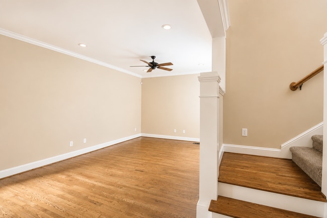 Photo - 112 St James Pl