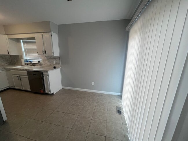 Photo - 3119 S Custer Ave