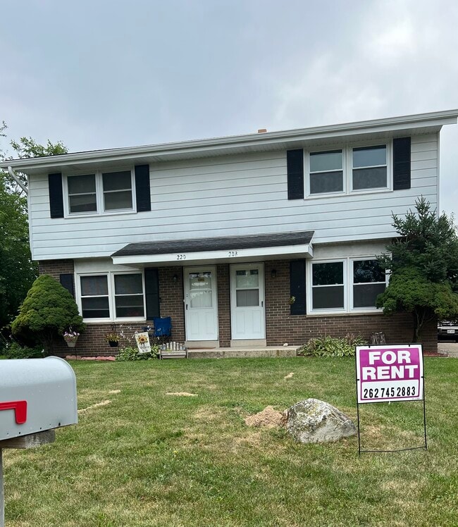 Photo - 218 E Laurie St