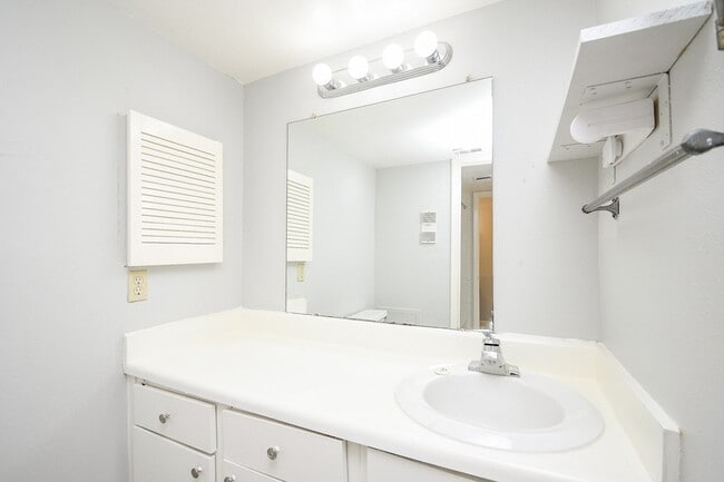 Photo - 8433 Hearth Dr Unidad 1