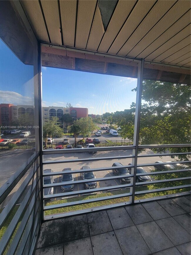Photo - 2800 NW 56th Ave Unidad H403