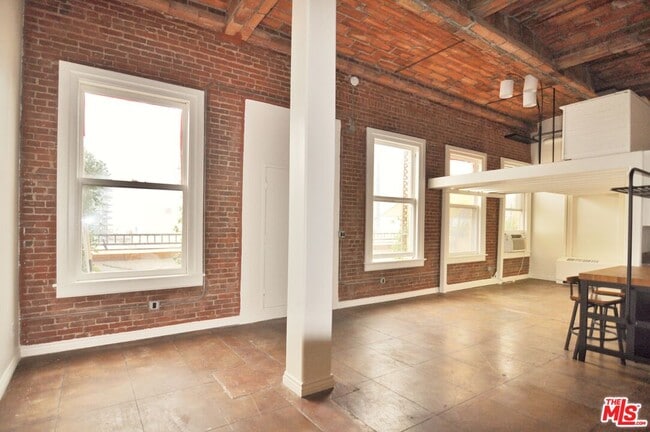 Photo - 215 W 7th St Unit 1404