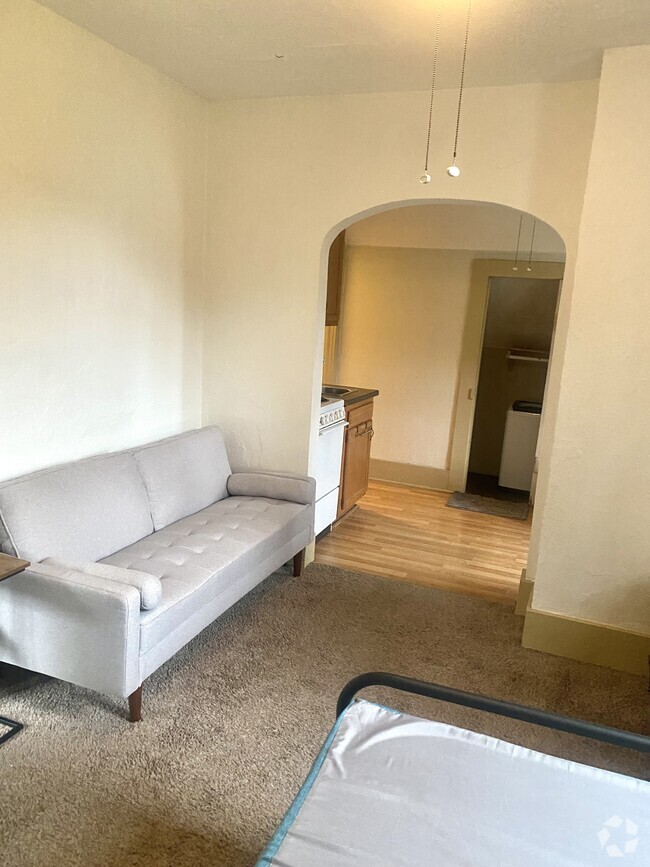 Building Photo - 506 N McKean St Unit 3 Rental