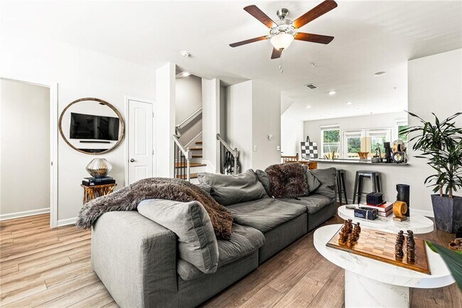 Photo - 170 Wallace St